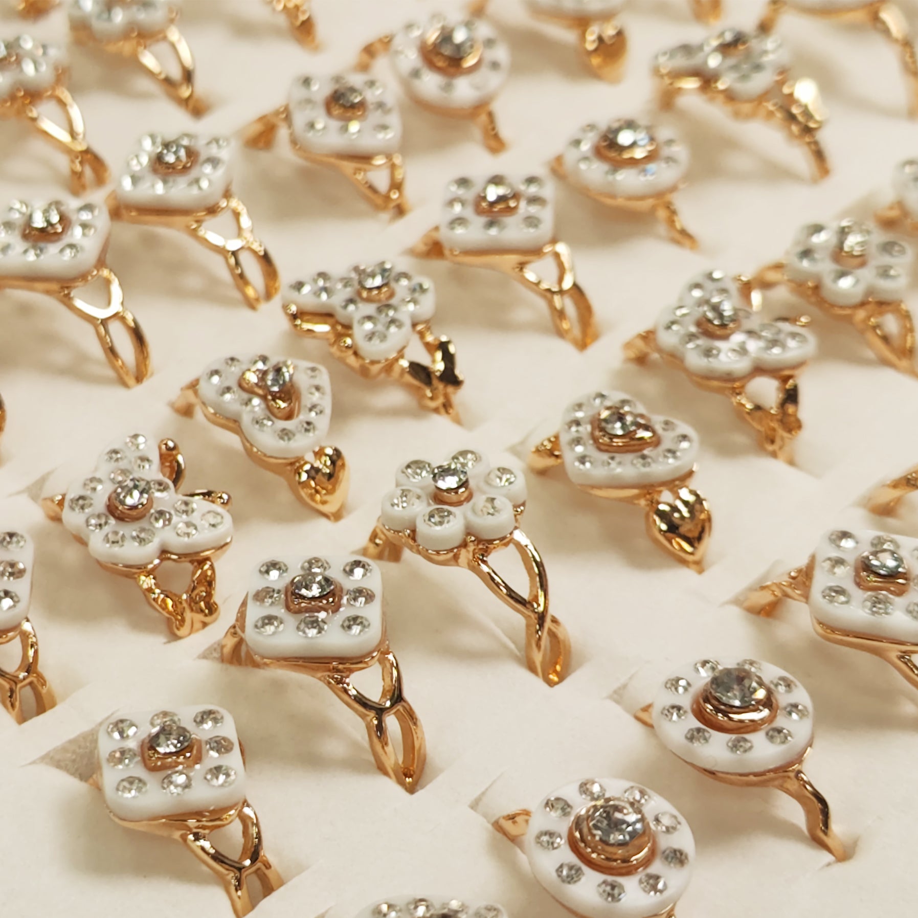 Wholesale Random 100pcs Butterfly Windmill Alloy Rings