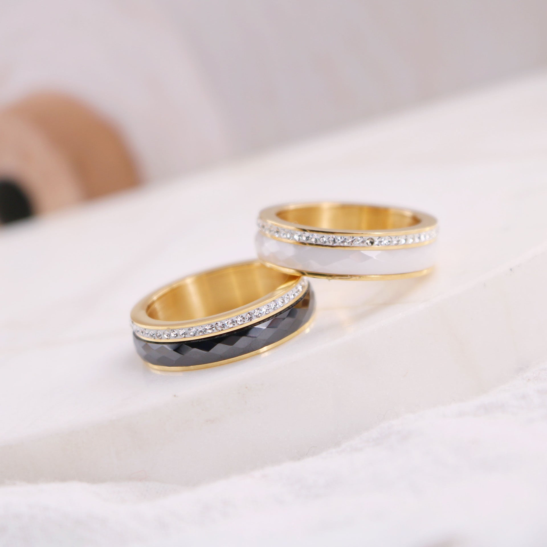 Titanium Steel de titanio al por mayor anillo de ojo de diablo de oro