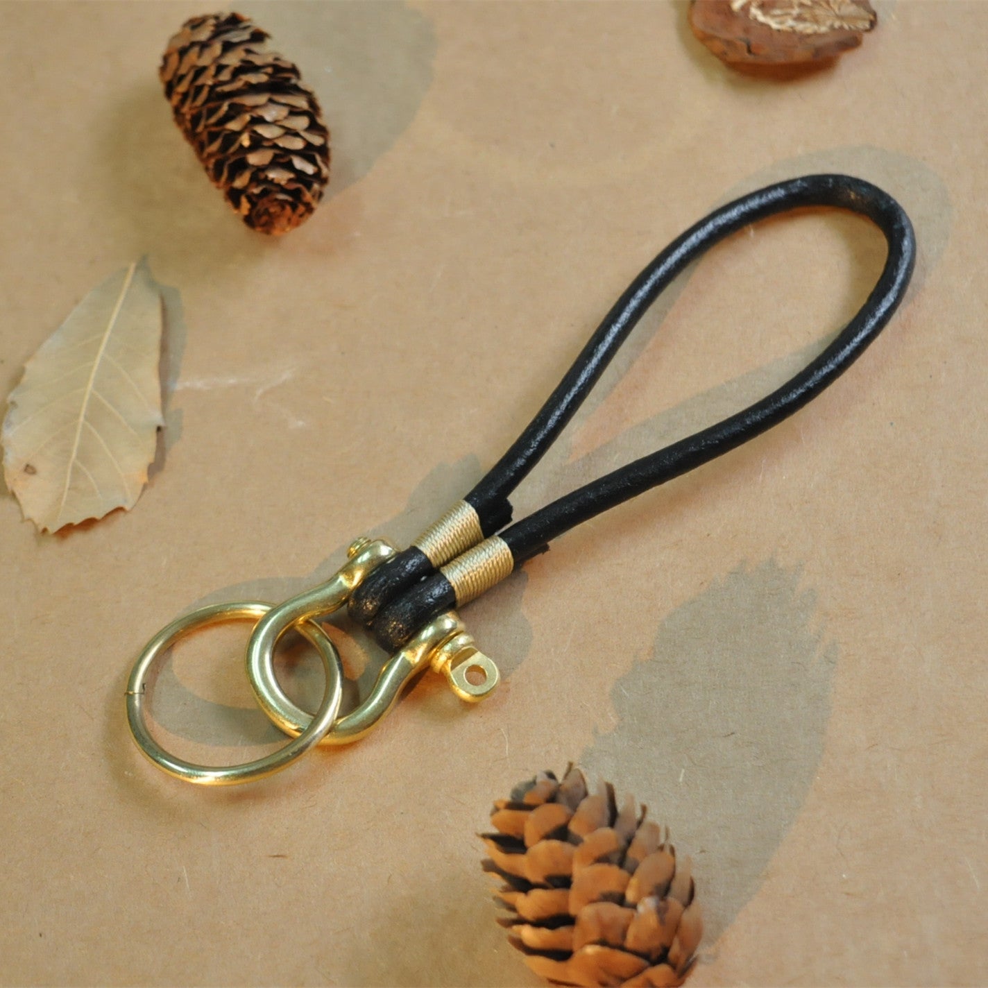 Wholesale Copper Horseshoe Buckle Cowhide Rope Key Chain