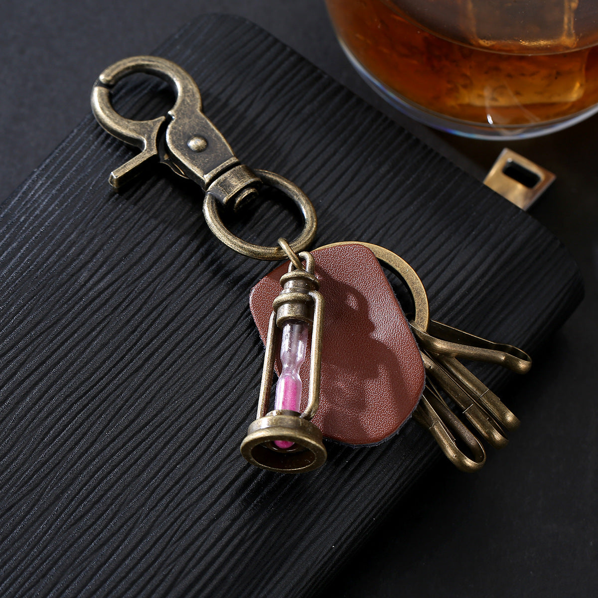 Wholesale Vintage Cowhide Alloy Hourglass Keychain