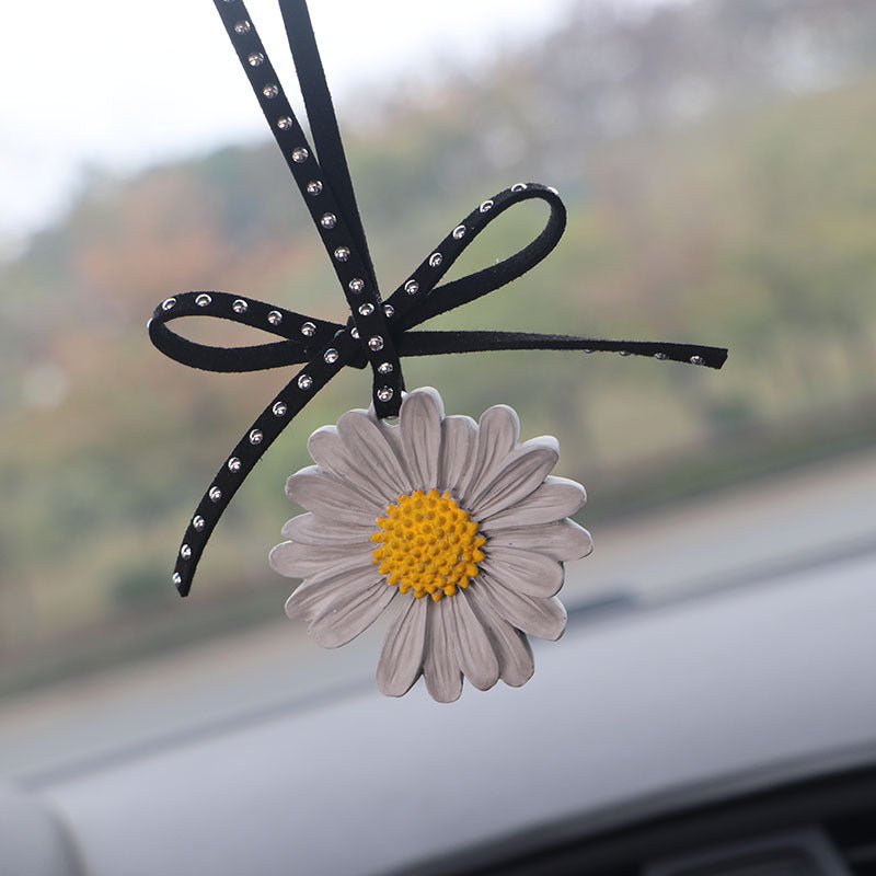 Wholesale Daisy Car Fragrance Expanding Stones Pendant