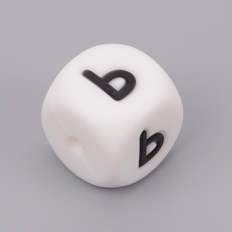 Letras rusas de silicona de 50 piezas al por mayor cuentas dispersas