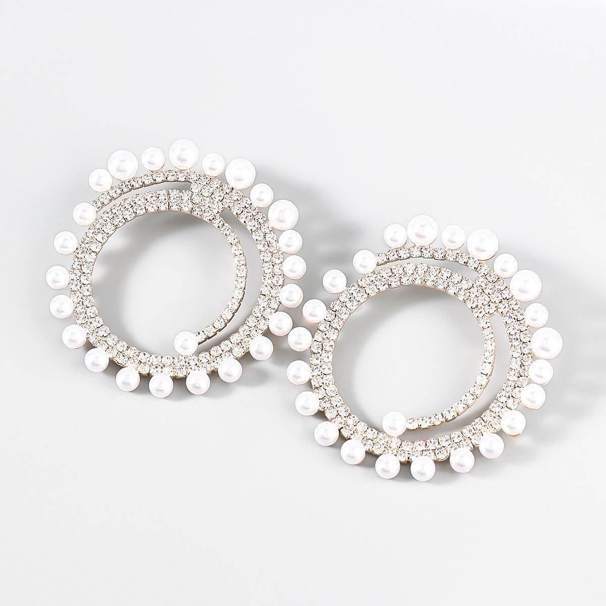 Wholesale Alloy Diamond Inlaid Pearl Round Earrings