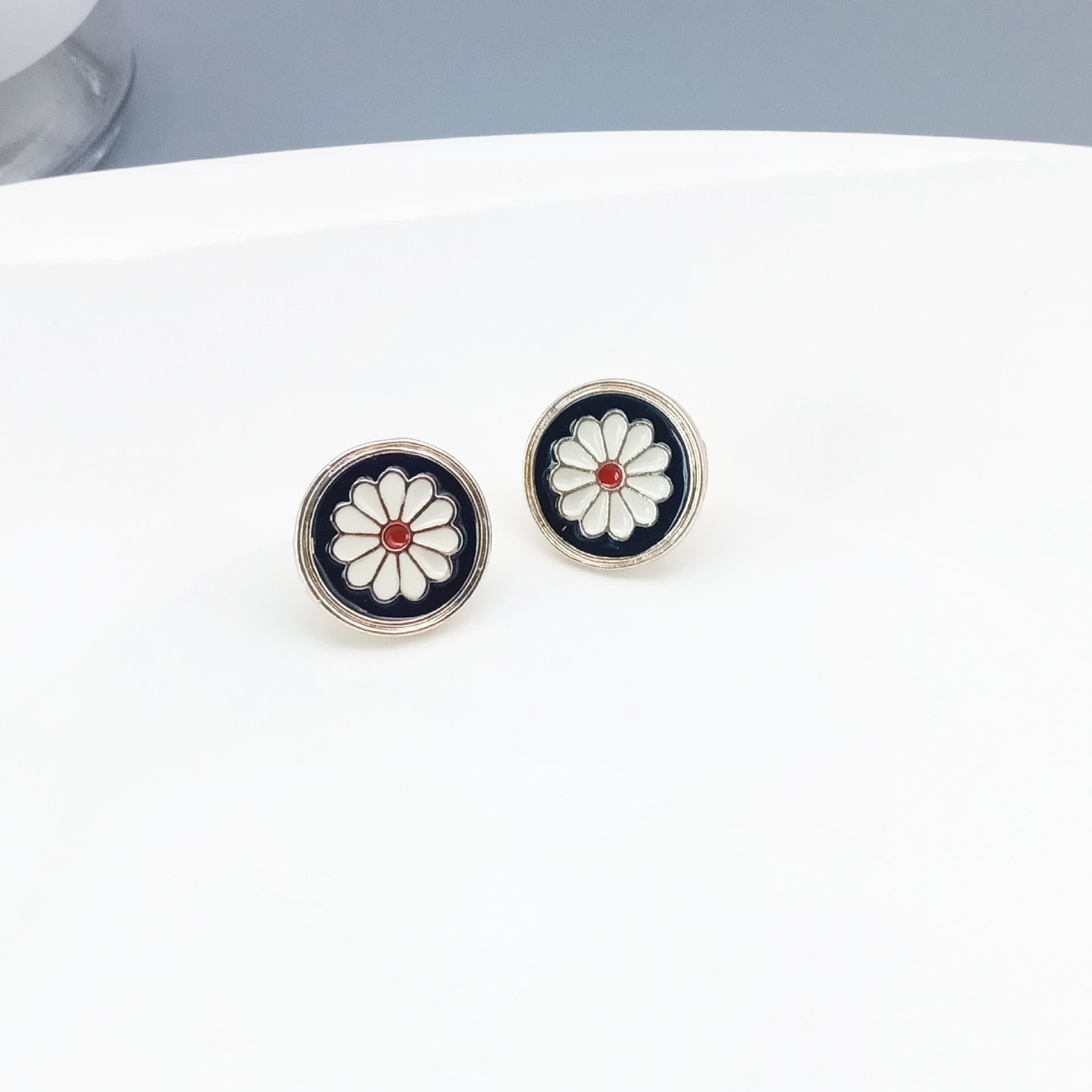 Wholesale Gentle French retro tulip flower earrings