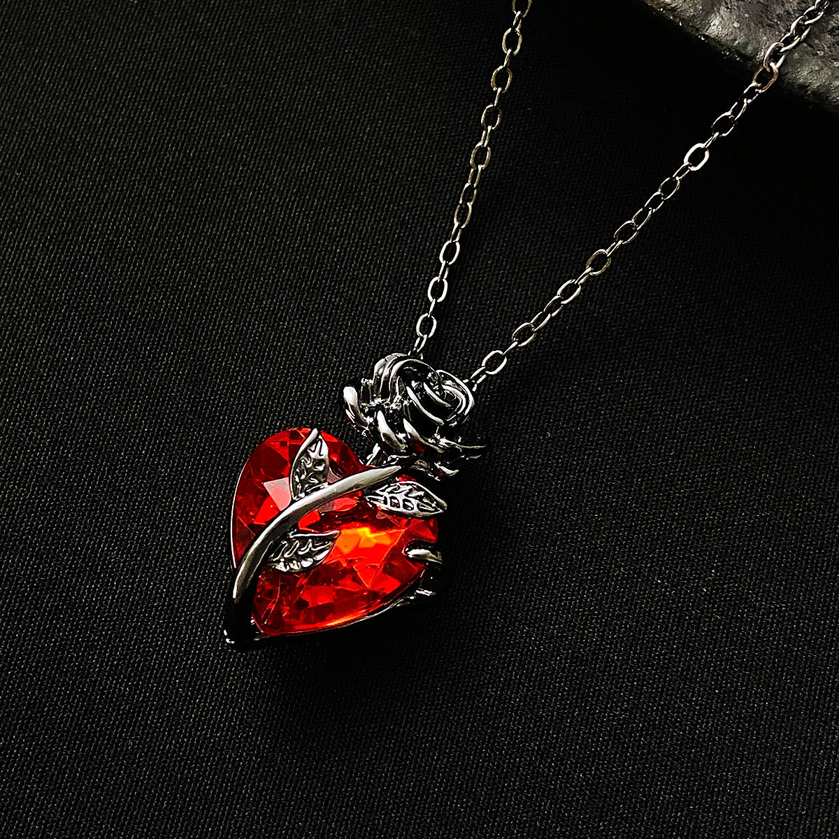Wholesale Gothic Dark Twisting Love Rose Necklace