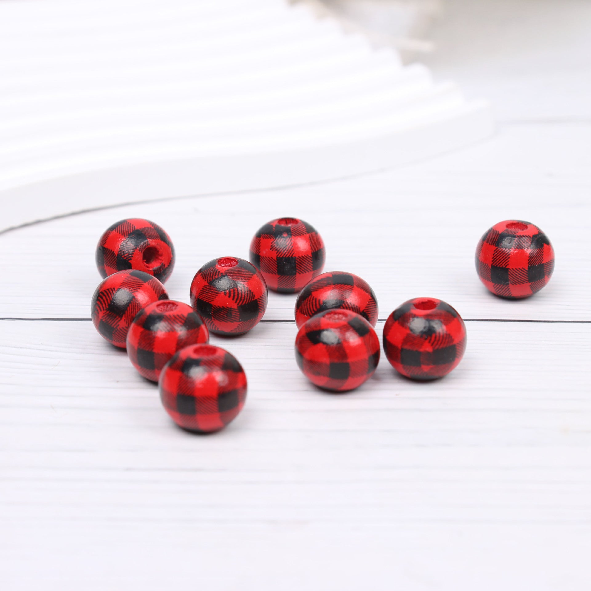 Wholesale 20PCS DIY 20mm Christmas Snowman Scarf Wooden Beads