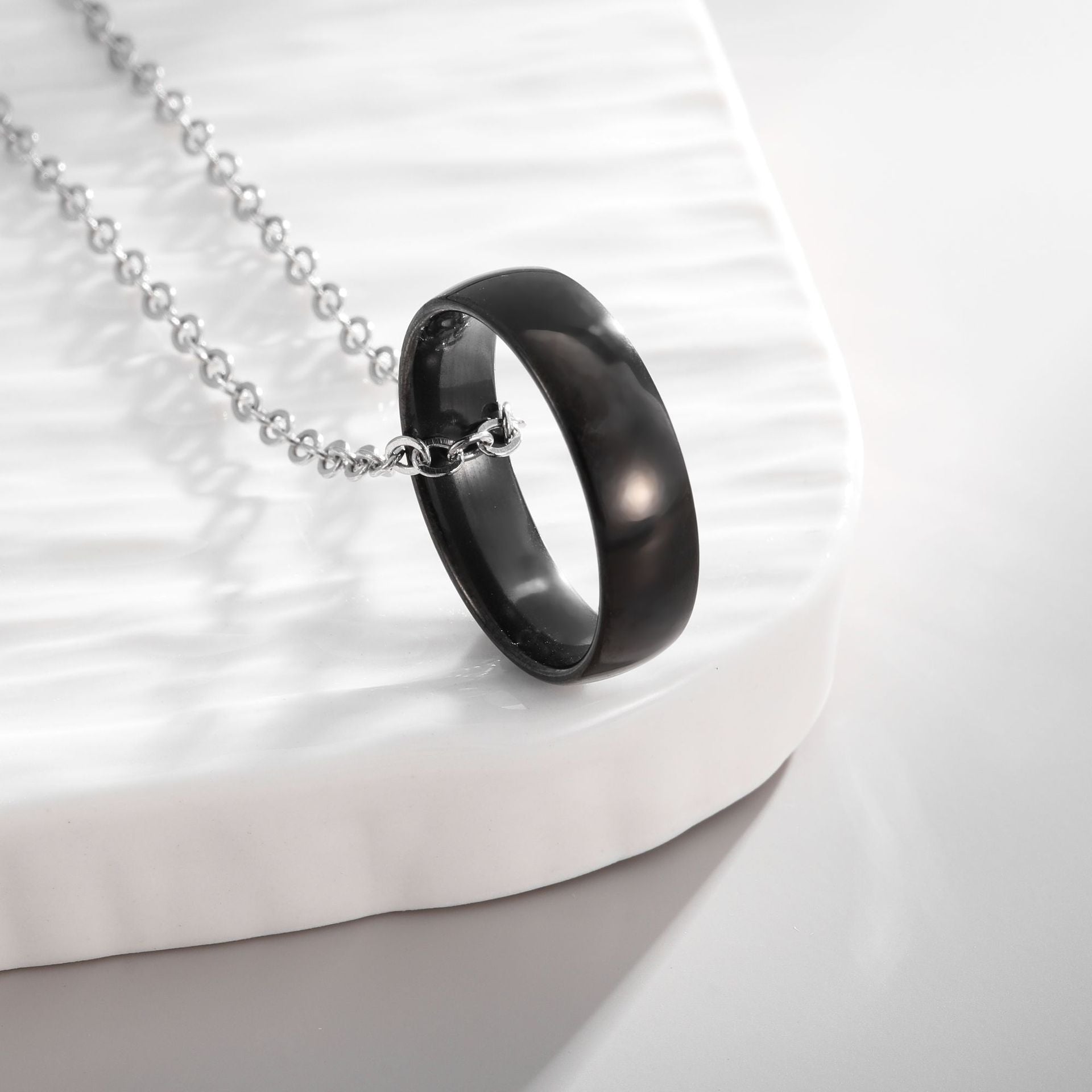 Wholesale Hot Selling Titanium Steel Simple Fashion Round Ring Necklace