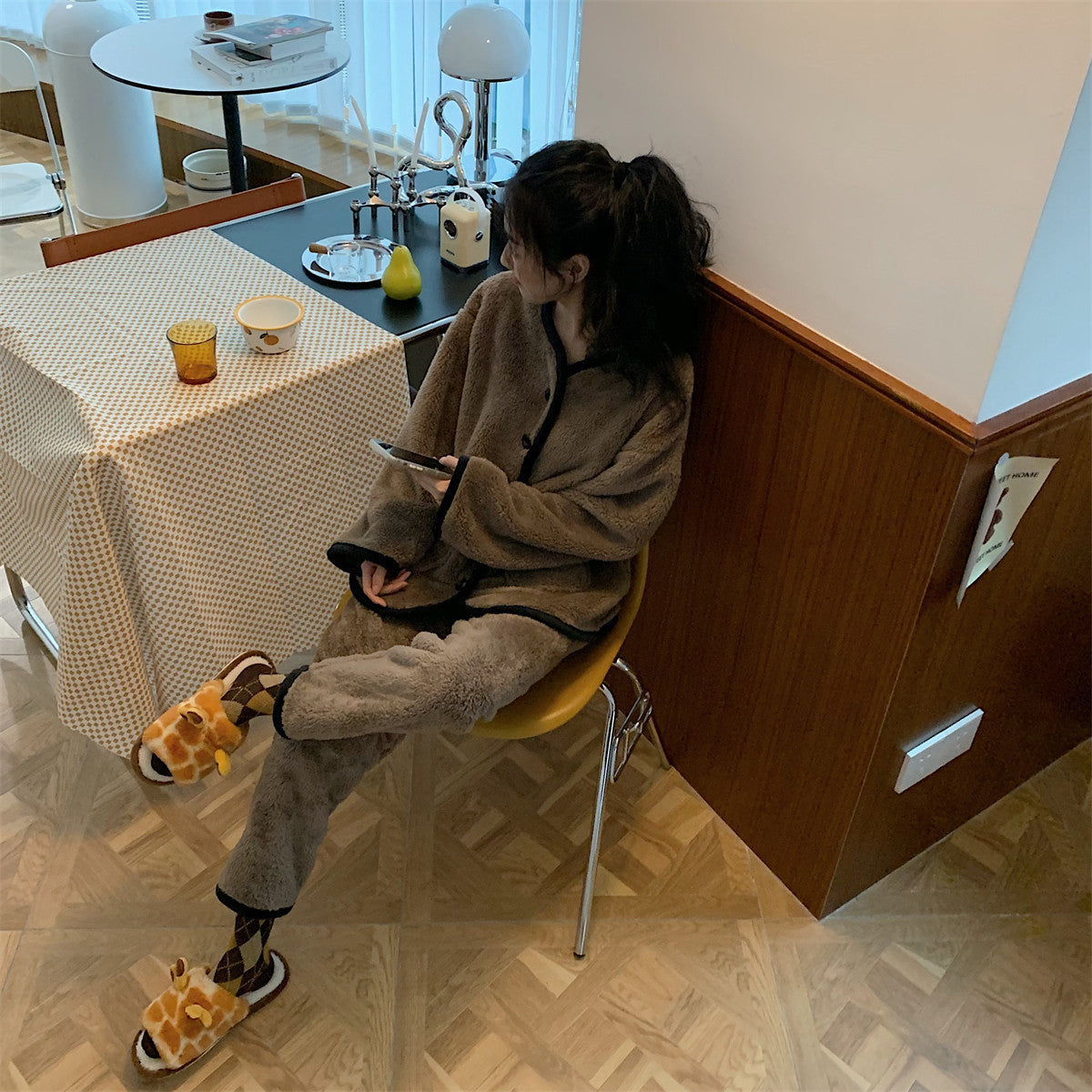 Wholesale of Autumn and Winter Giraffe Plush Cotton Slippers