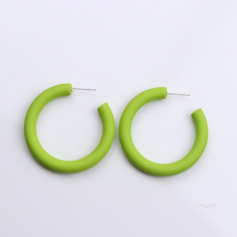 Color de caramelo al por mayor C Pendientes acrílicos de pintura en aerosol