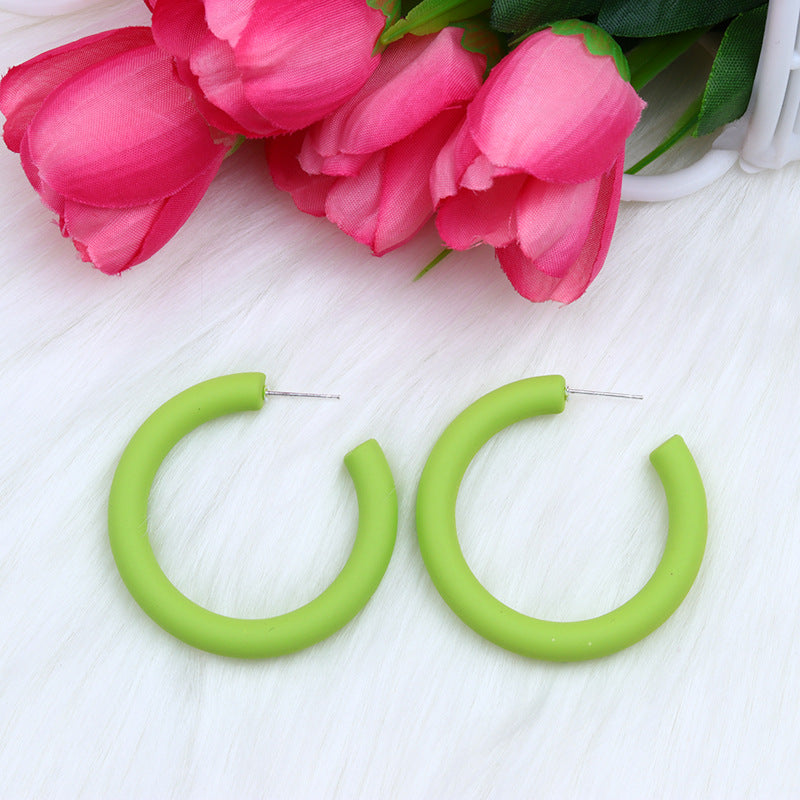 Color de caramelo al por mayor C Pendientes acrílicos de pintura en aerosol