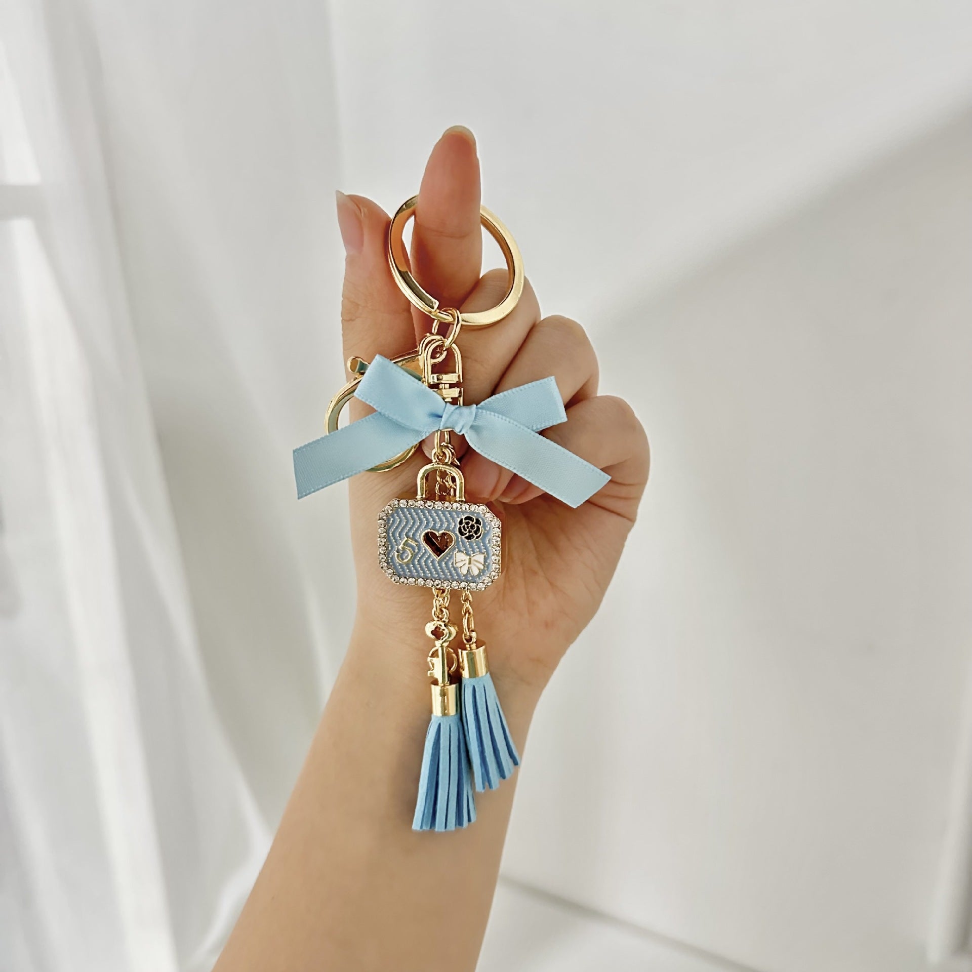 Wholesale Zirconia Bow Metal Tassel Keychain