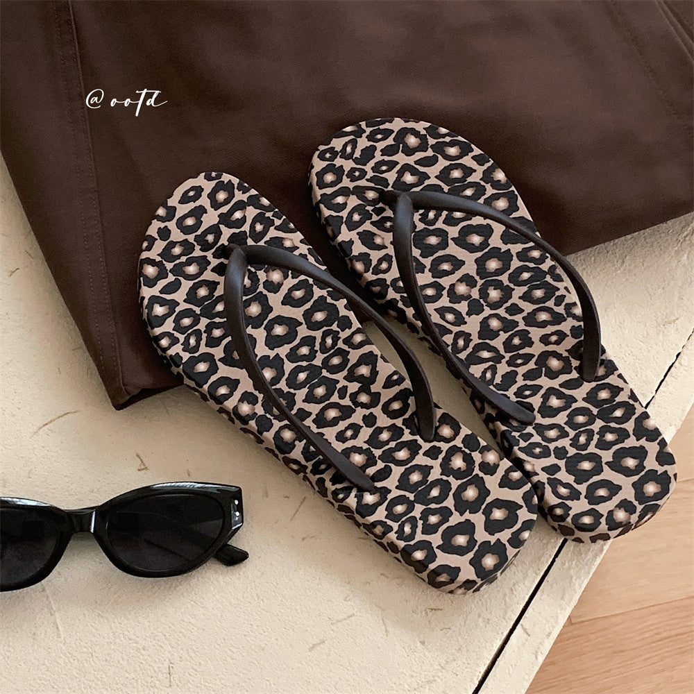 Wholesale Women's Leopard Print Beach Vacation Comfortable Summer Feet Shower Sandals