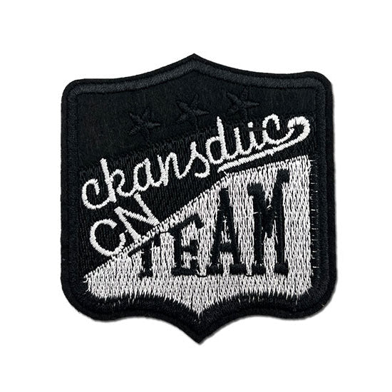 Wholesale Black and white shield classic badge embroidery patch clothing accessories