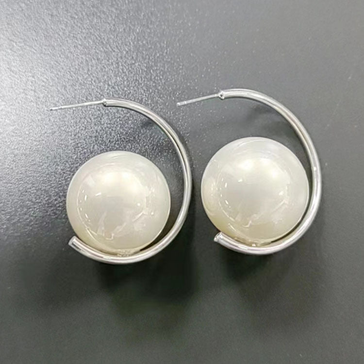 Wholesale Retro Exaggerated Imitation Pearl Earrings