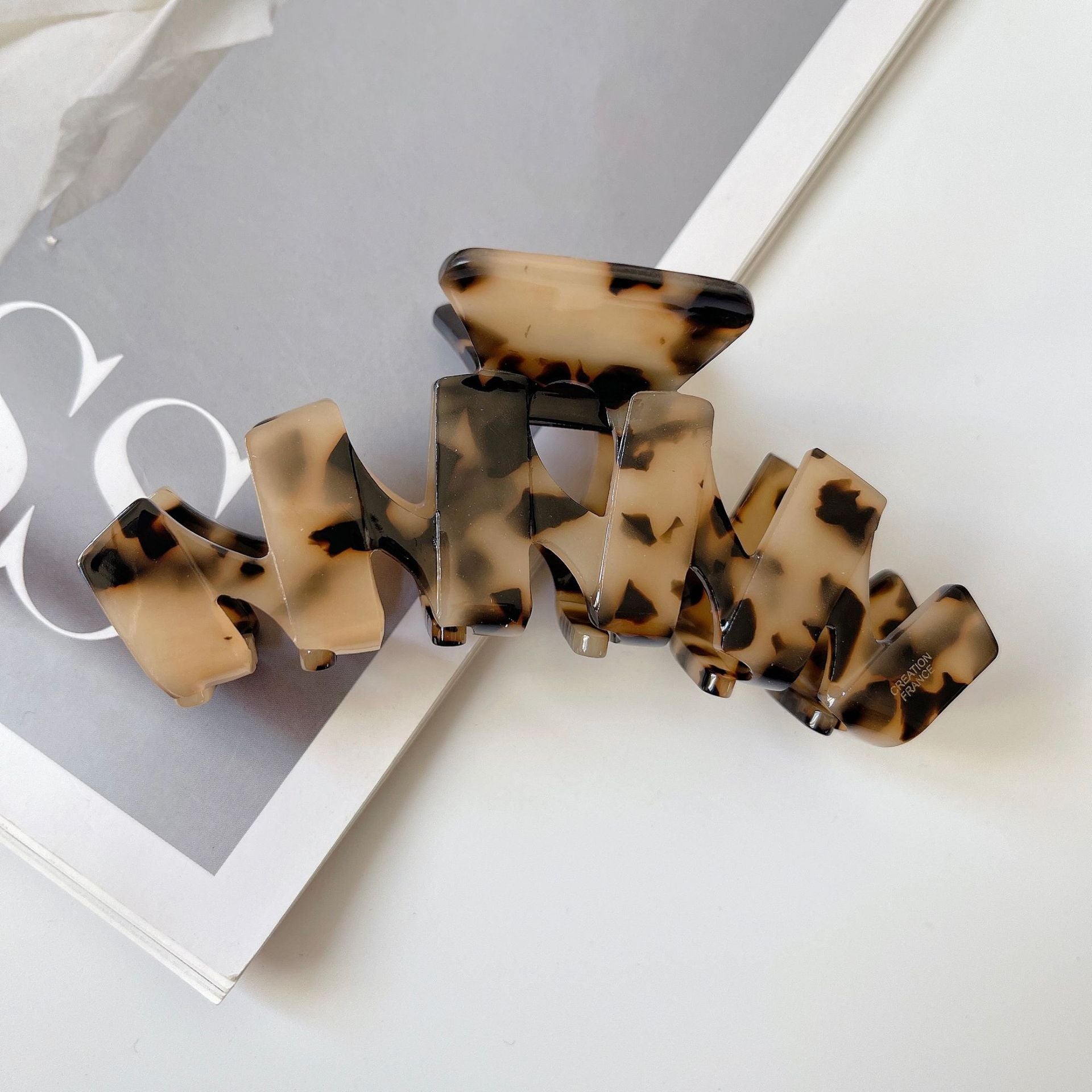 Wholesale Acetate Large Geometric Versatile Shark Clip