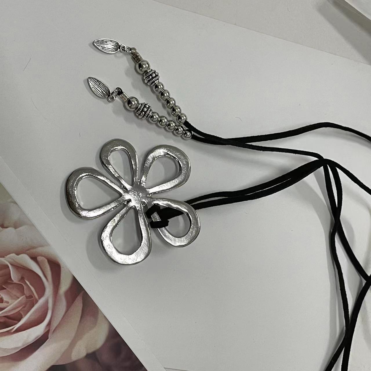 Wholesale Leather Hollowed Out Flower Turquoise Necklaces