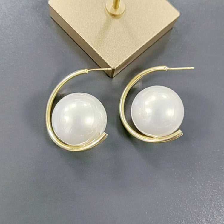 Wholesale Retro Exaggerated Imitation Pearl Earrings