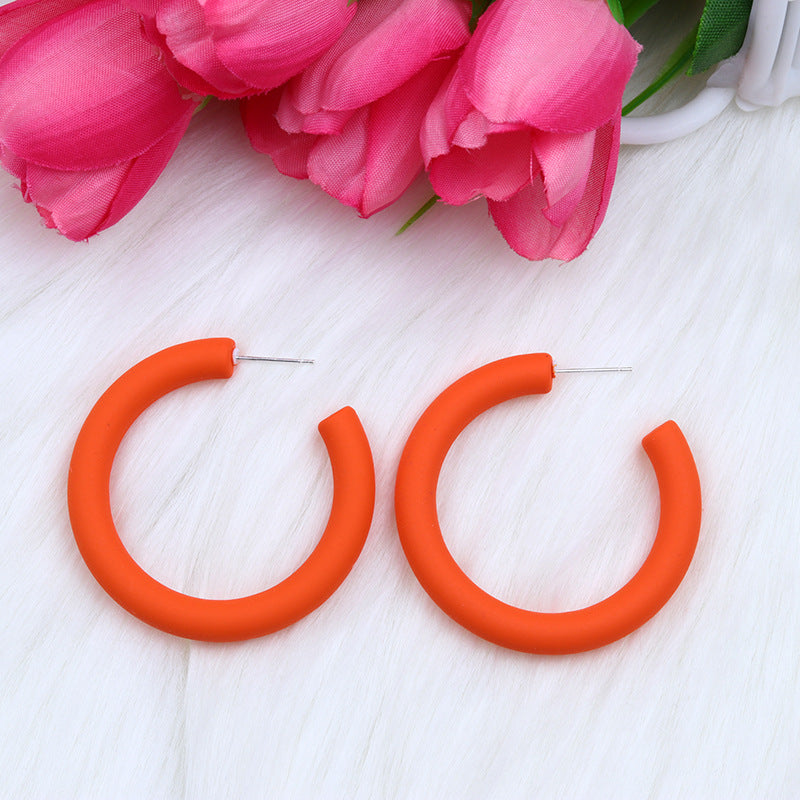 Color de caramelo al por mayor C Pendientes acrílicos de pintura en aerosol