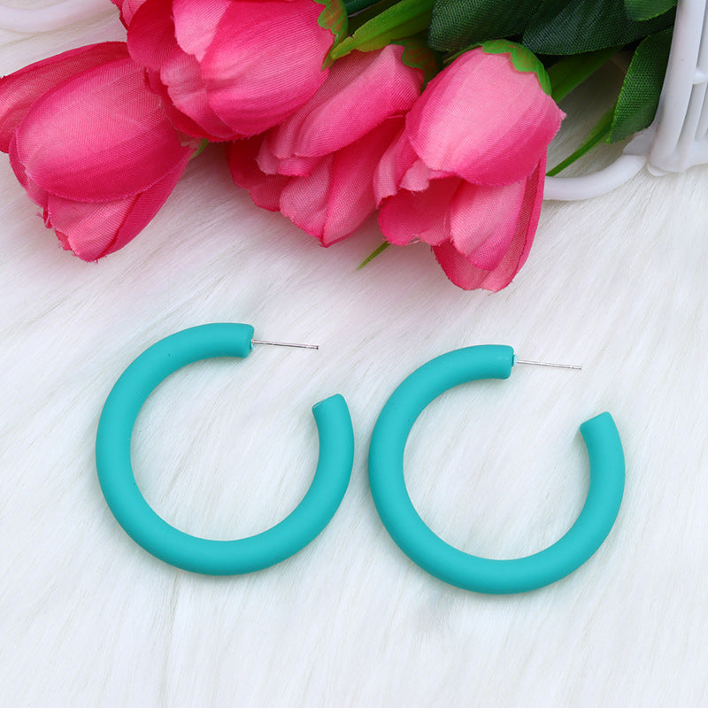 Color de caramelo al por mayor C Pendientes acrílicos de pintura en aerosol