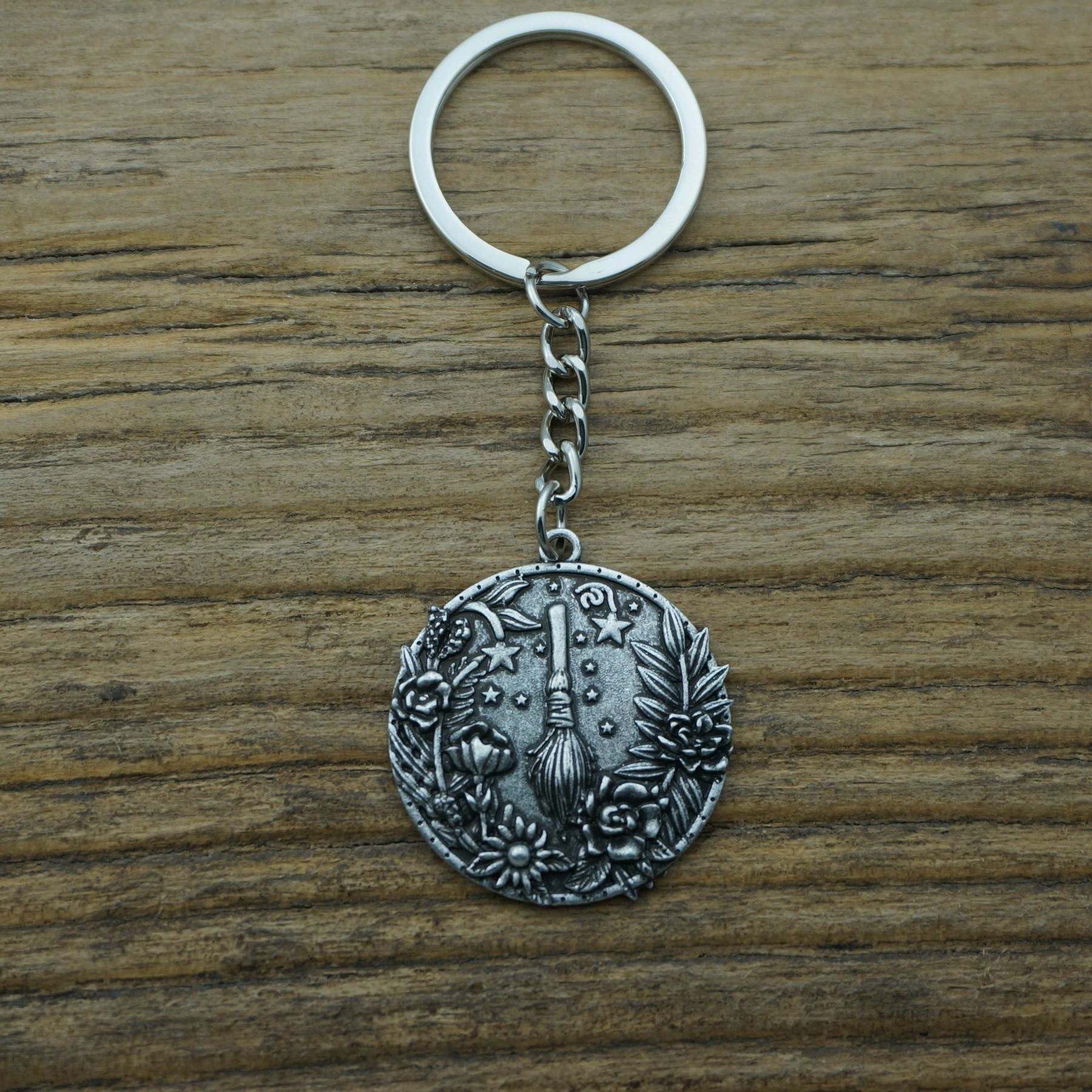 Wholesale sy Magic Witch Broom Keychain Vintage Pendant Keyring