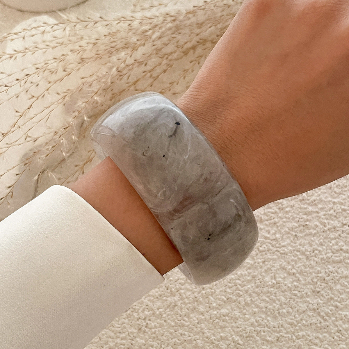 Wholesale Gradient irregular translucent acrylic bracelet