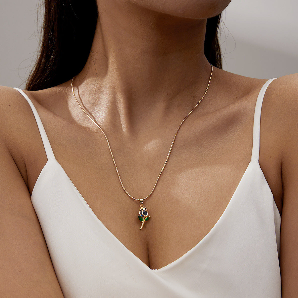 Wholesale of New Elegant Tulip Studded Collarbone Alloy Necklace