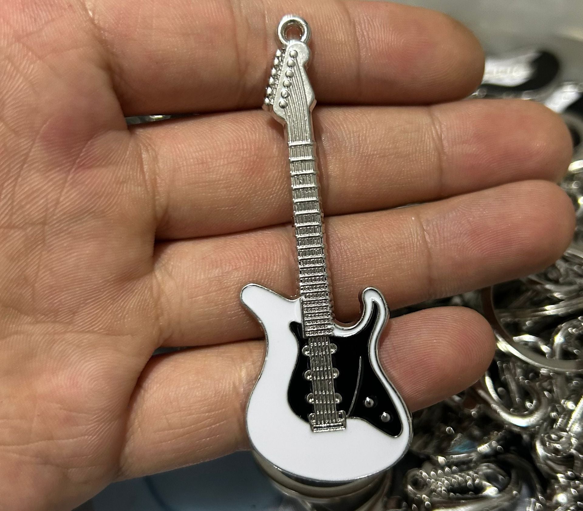 Wholesale Y2K Guitar Pentagram Zinc Alloy Keychain