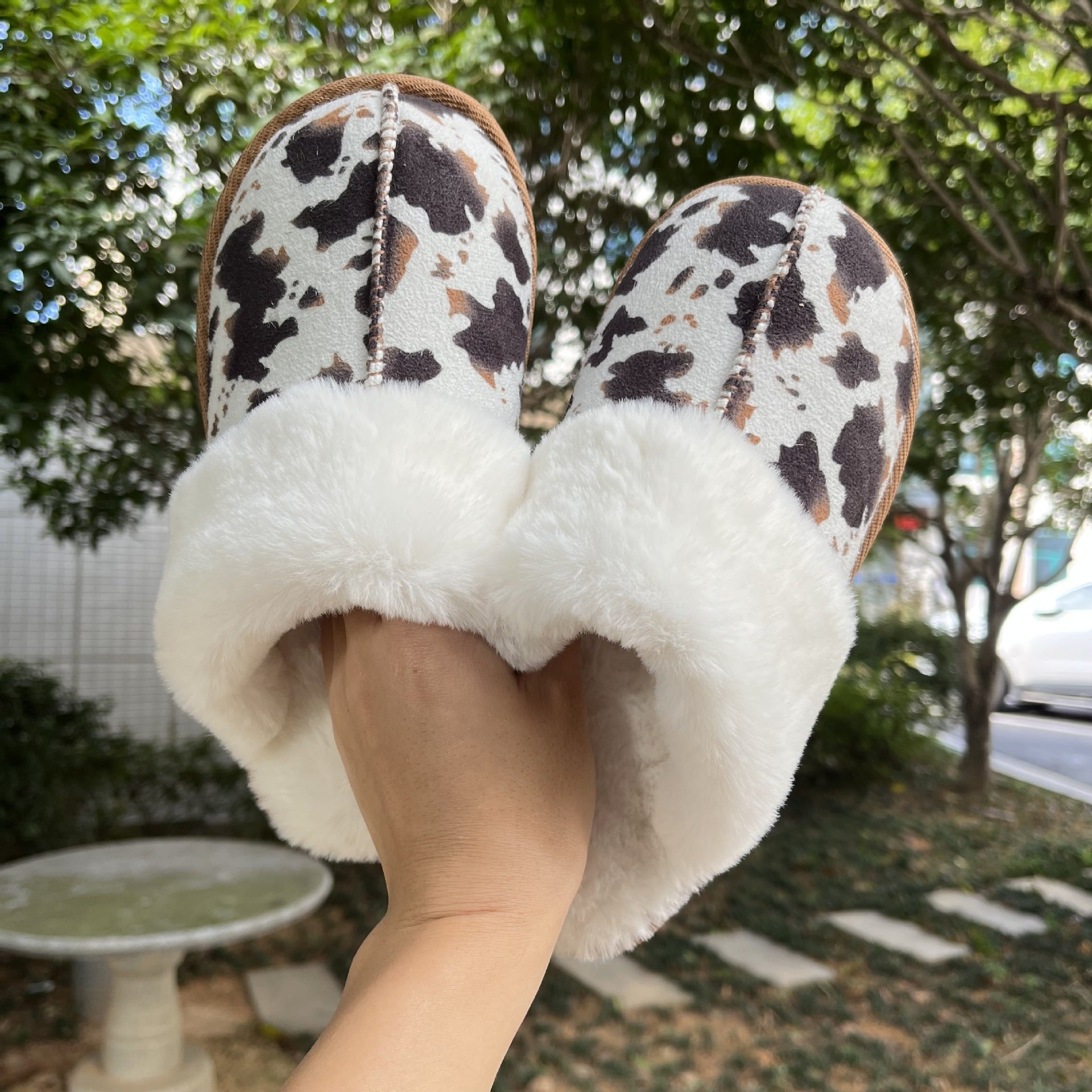 Wholesale Winter Home Cow Patterned Plush Slippers