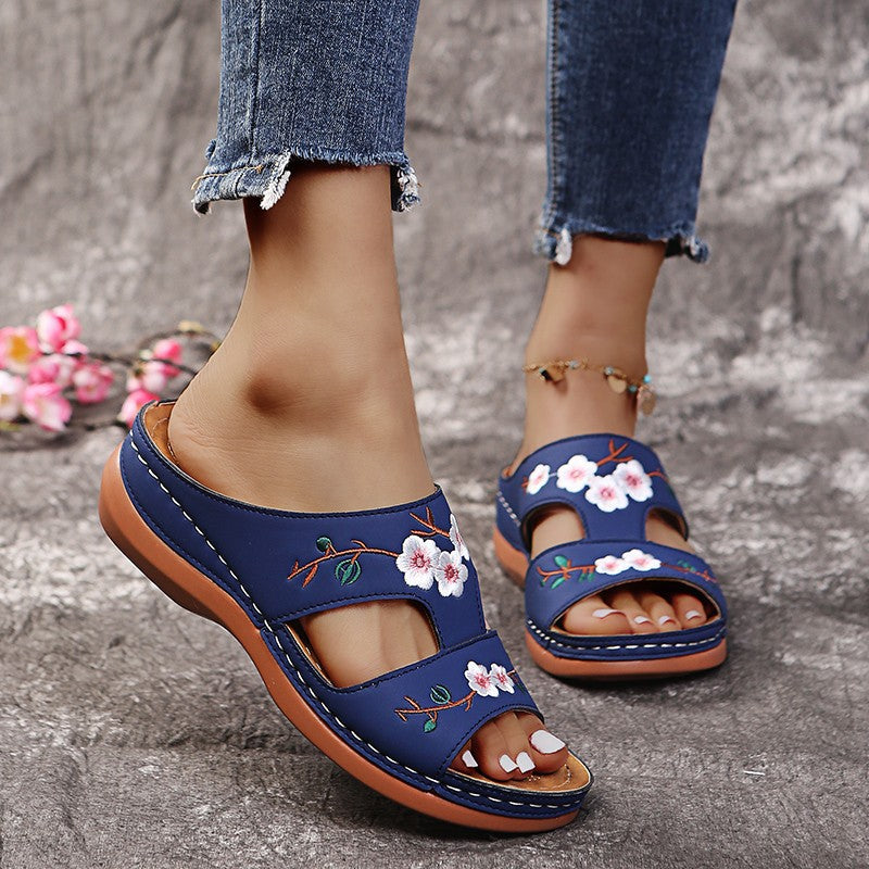 Wholesale trade hot summer women's wedge heel large size platform sandals slippers