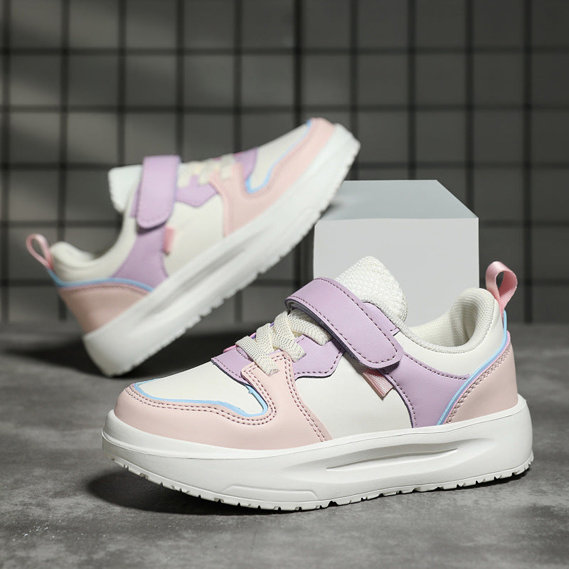 Zapatos para niños impermeables a la superficie de cuero sin deslizamiento de suela suave al por mayor