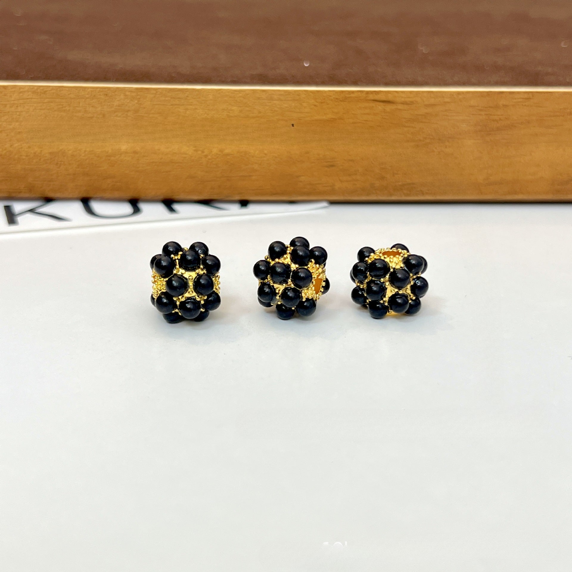 Wholesale 5PCS Alloy Imitation Pearl Balls with Straight Holes and Colored String Beads