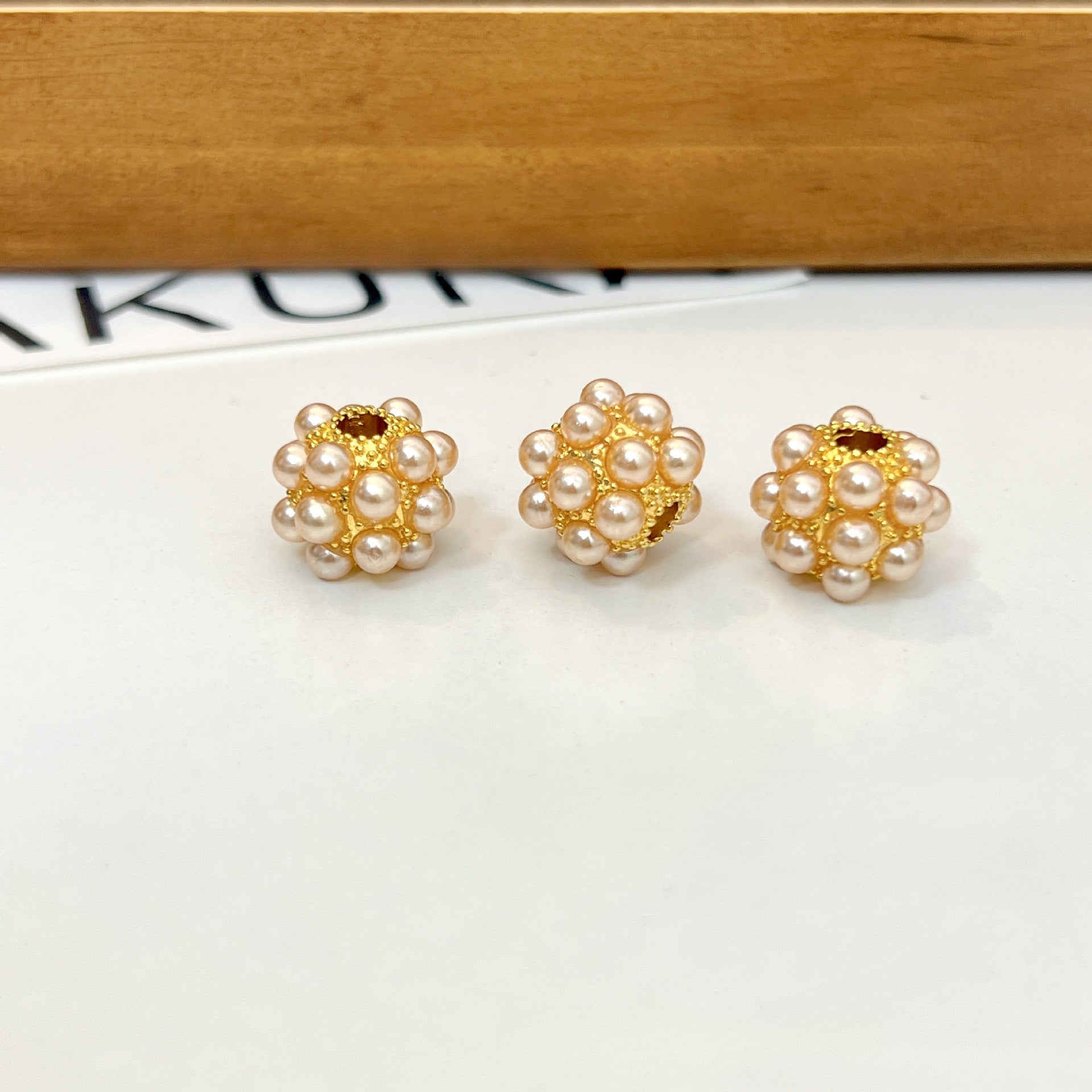 Wholesale 5PCS Alloy Imitation Pearl Balls with Straight Holes and Colored String Beads