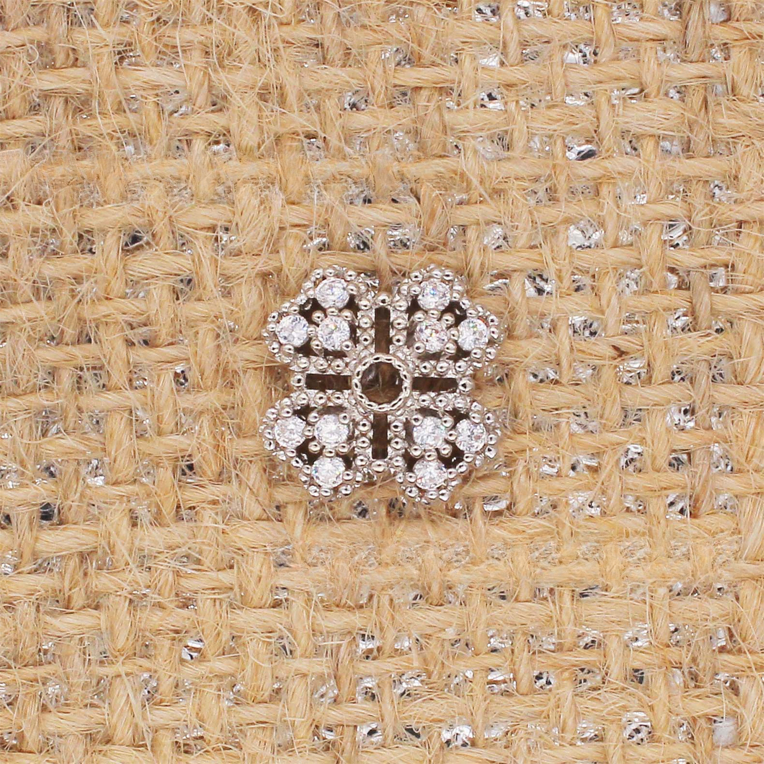 Forma de corazón de circón de 10 piezas al por mayor de 10 piezas cuatro pétalos vacíos de partición vacíos