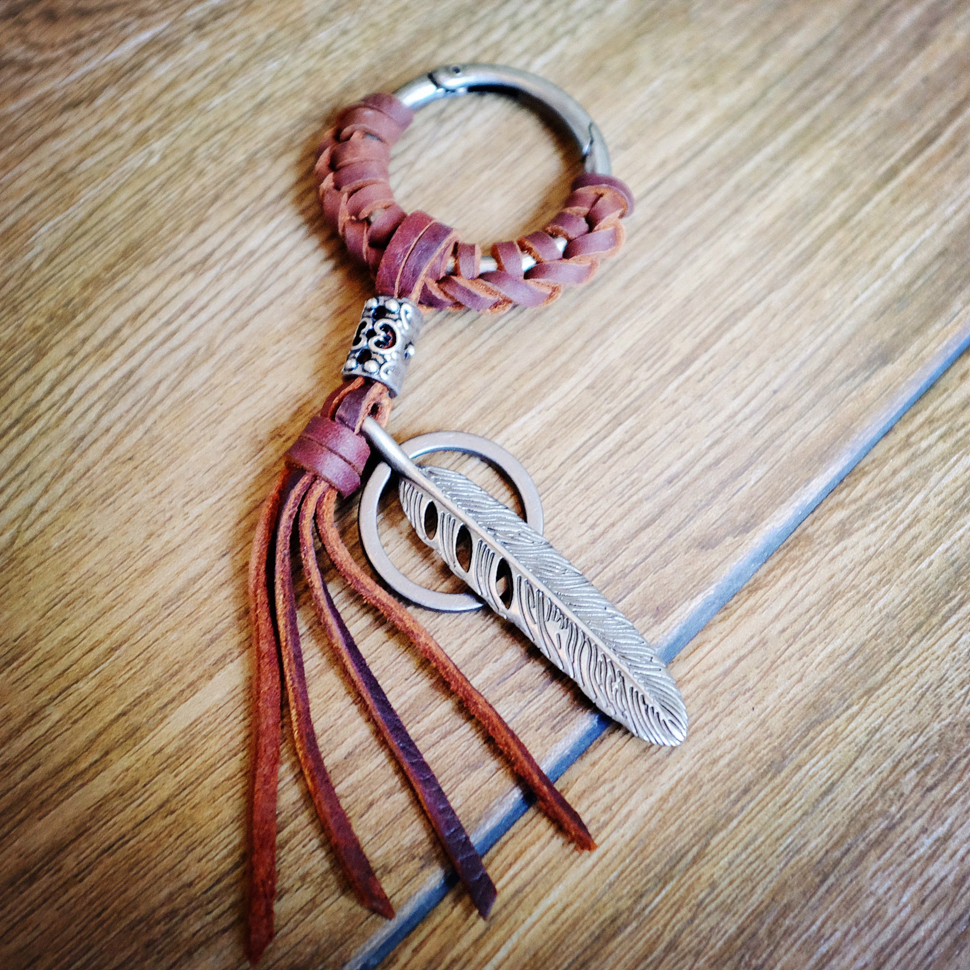 Wholesale Cowhide Woven Leaf Pendant Creative Keychain