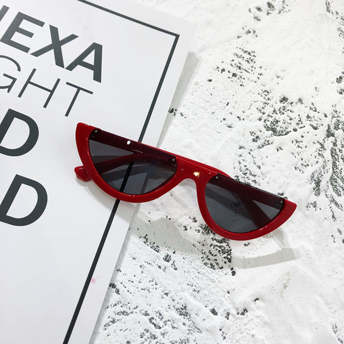 Wholesale Small Frame Retro Cat Eye PC Sunglasses