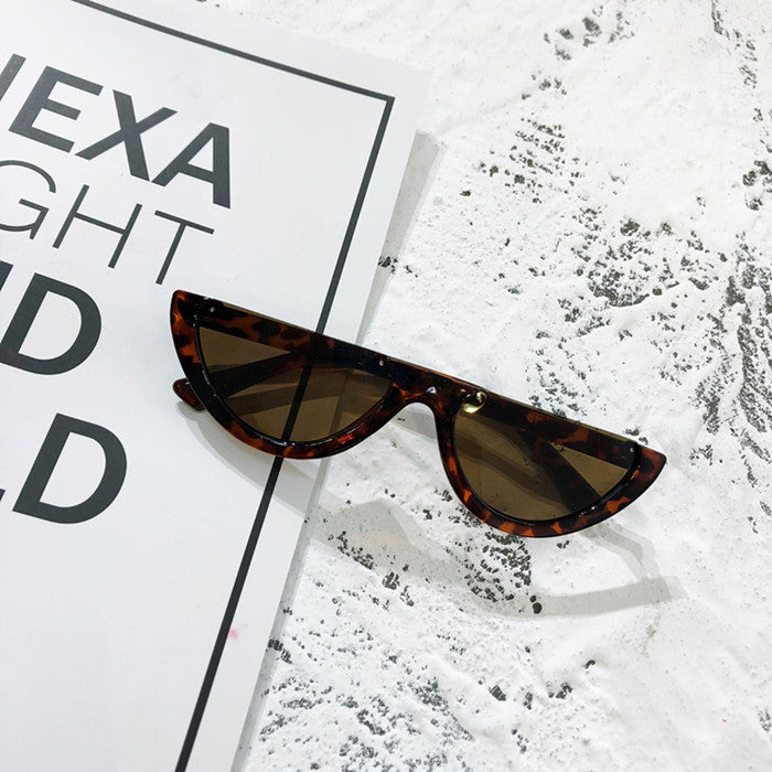 Wholesale Small Frame Retro Cat Eye PC Sunglasses