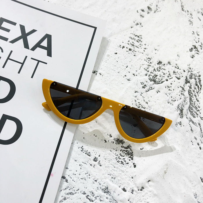 Wholesale Small Frame Retro Cat Eye PC Sunglasses