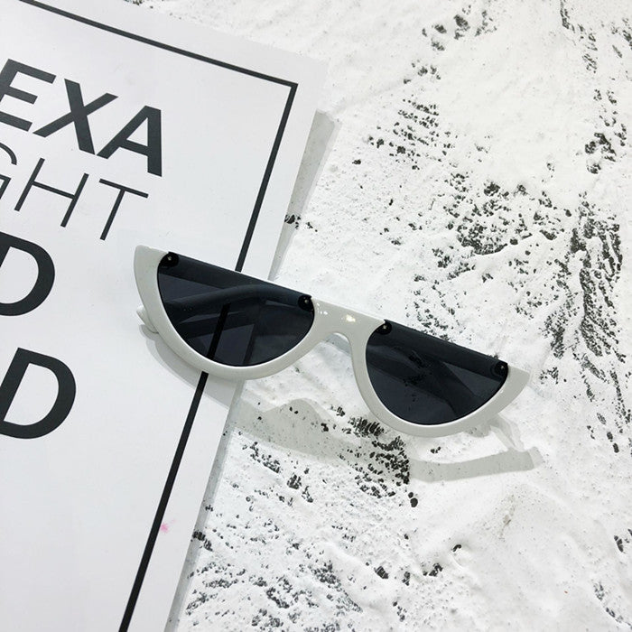 Wholesale Small Frame Retro Cat Eye PC Sunglasses