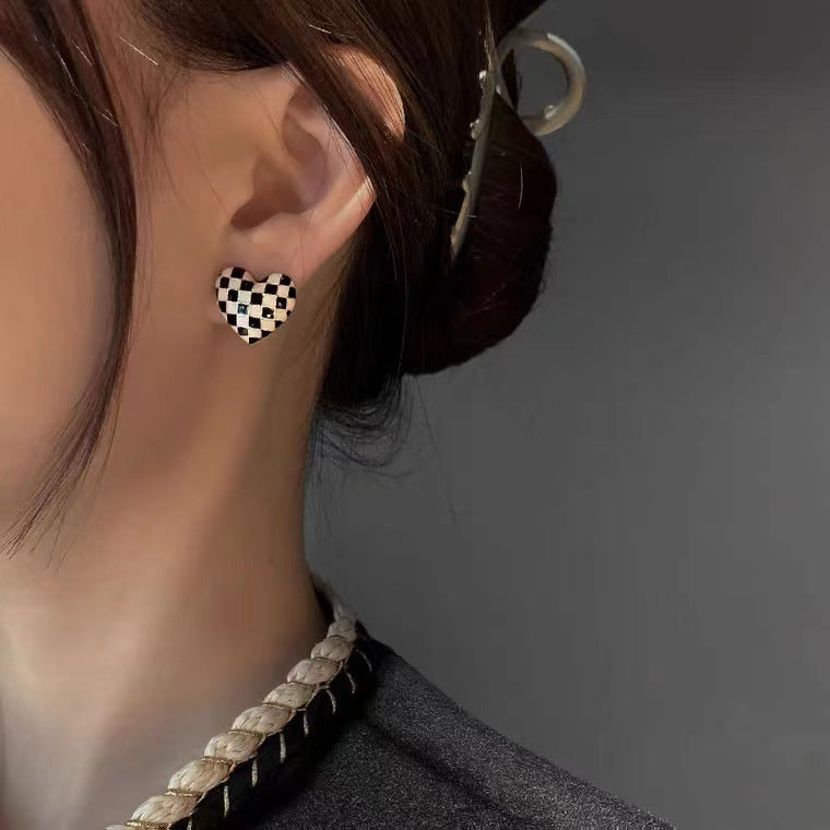 Wholesale Quicksand Pearl Purple Checkerboard Alloy Ear Studs