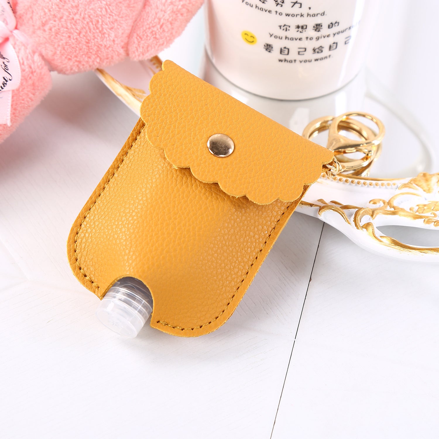 Venta al por mayor portátil saliente desinfectante de manos Funda de cuero PU llavero