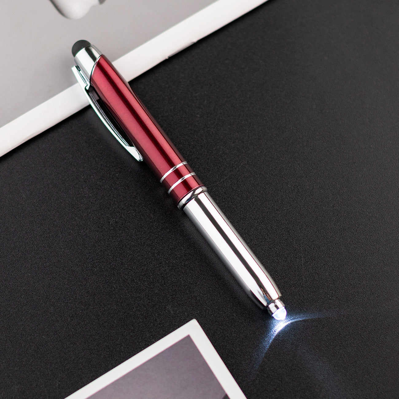 Venta al por mayor Bolígrafo multifuncional con luz LED táctil de metal