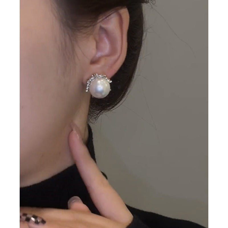 Wholesale Micro Inlaid Zircon Pearls with Copper Earrings Worn Before and After Wearing