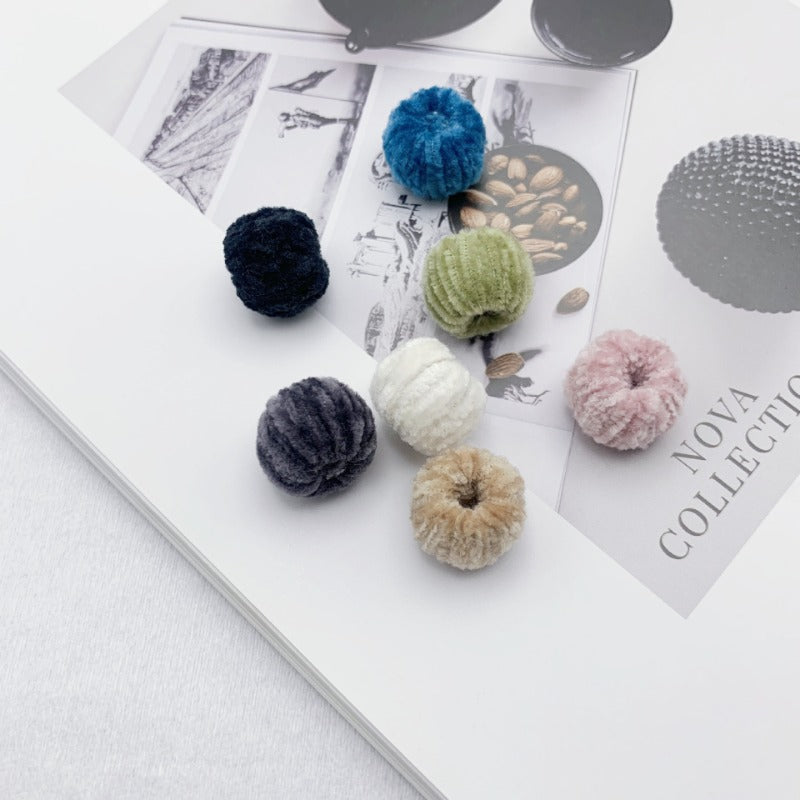 Wholesale 100pcs Autumn and Winter Retro Handmade Candy Color Plush Perforated DIY Yarn Ball