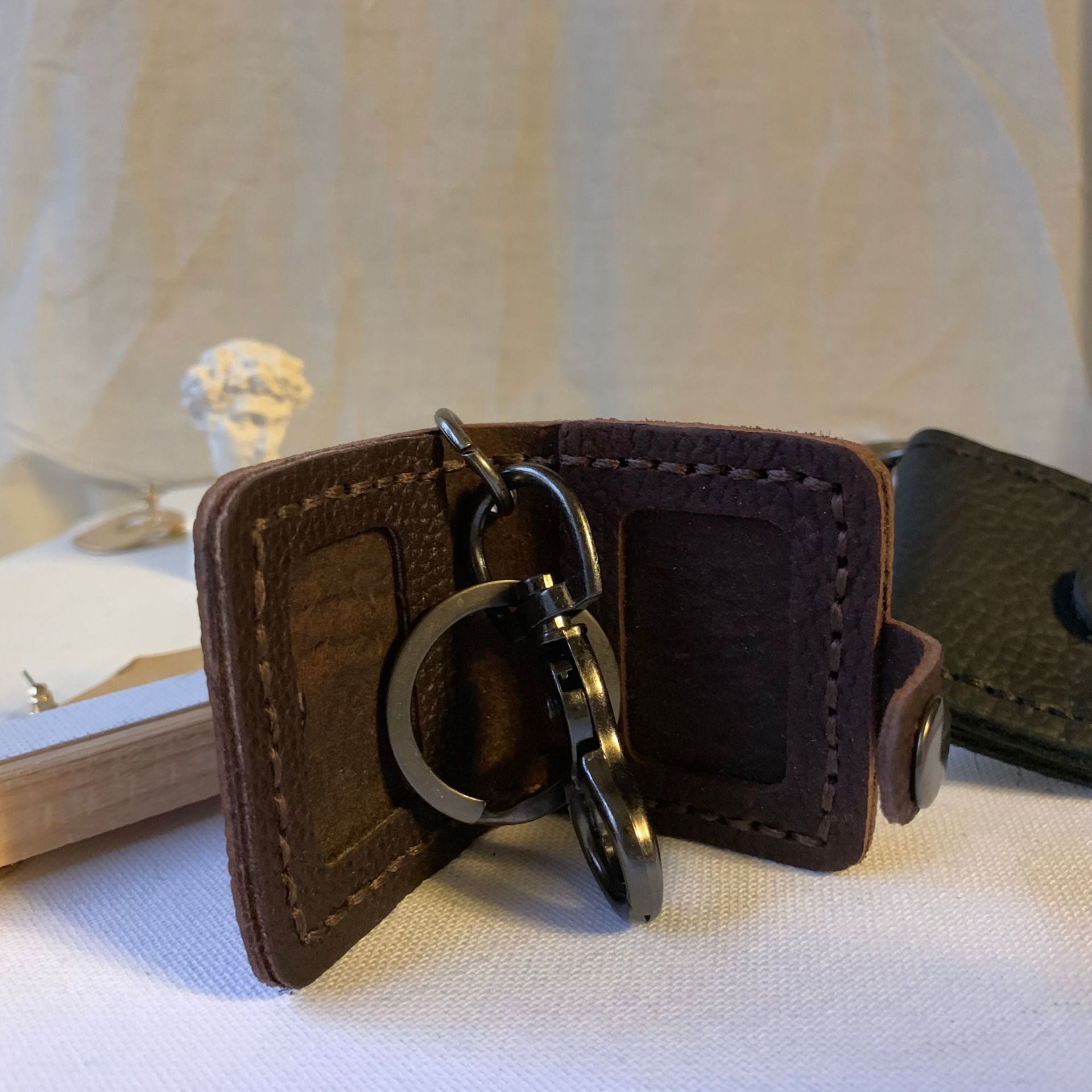 Wholesale Genuine Leather Mini Photo Frame Keychains