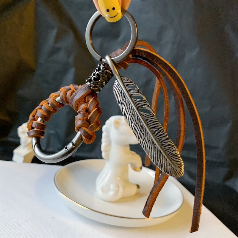 Wholesale Cowhide Woven Leaf Metal Keychains