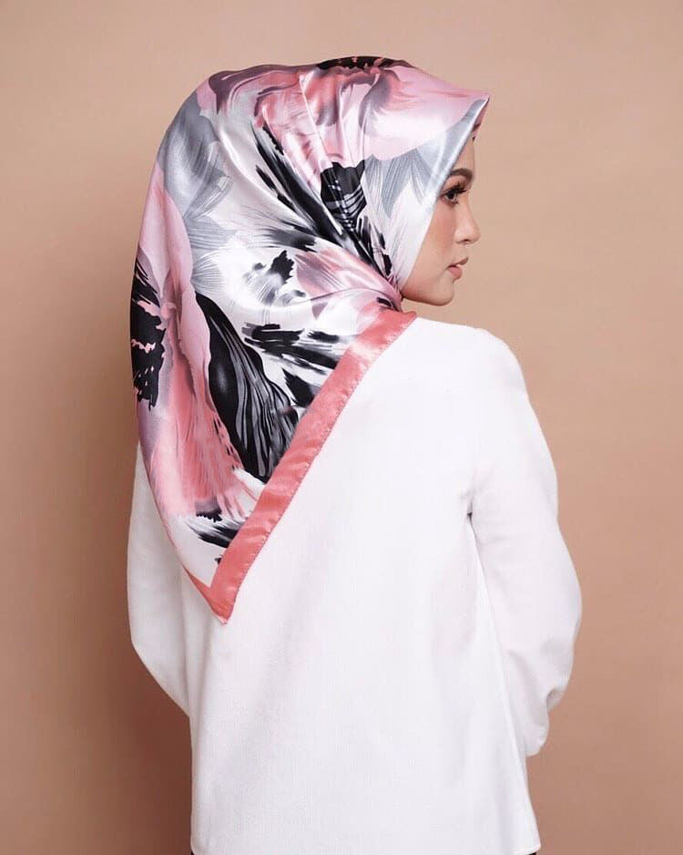 Wholesale Chain Printed Imitation Silk Scarf