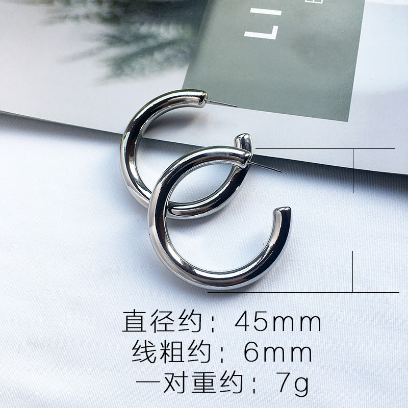 Wholesale C- shaped circle metal earrings
