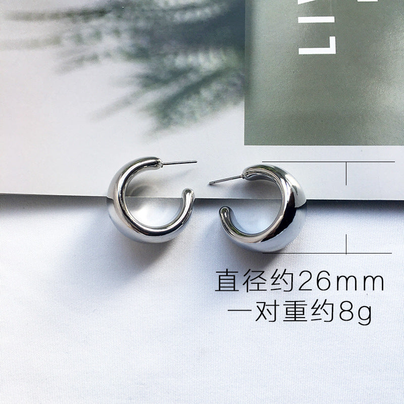 Wholesale C- shaped circle metal earrings