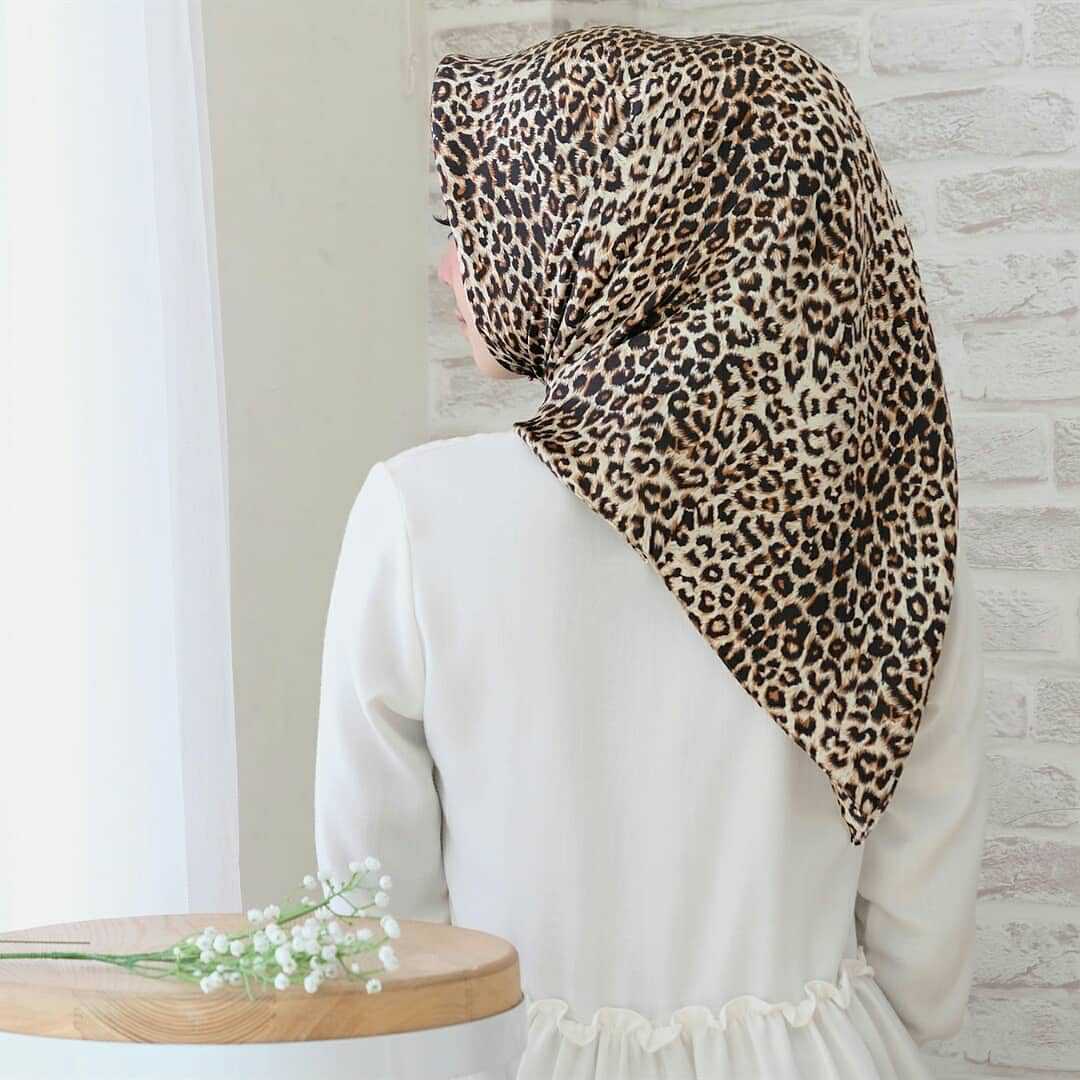 Wholesale Chain Printed Imitation Silk Scarf