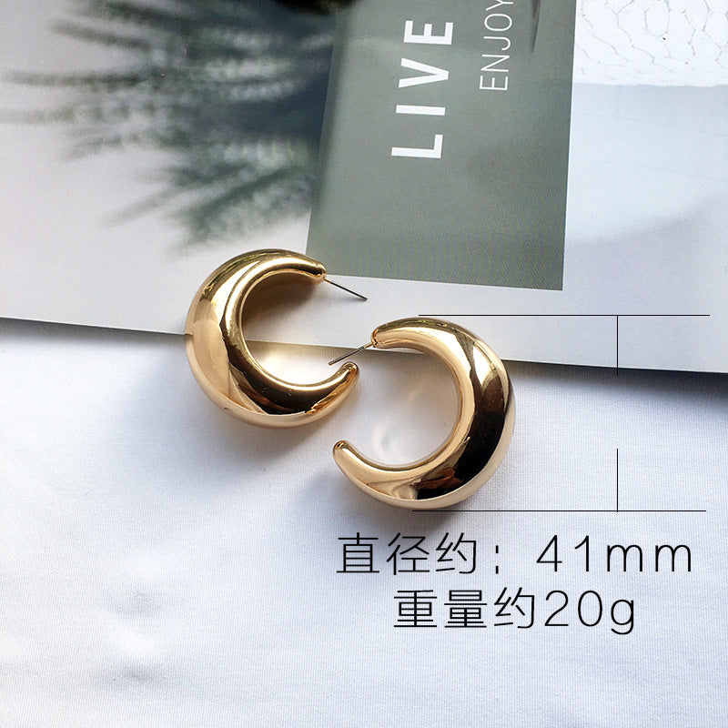 Wholesale C- shaped circle metal earrings